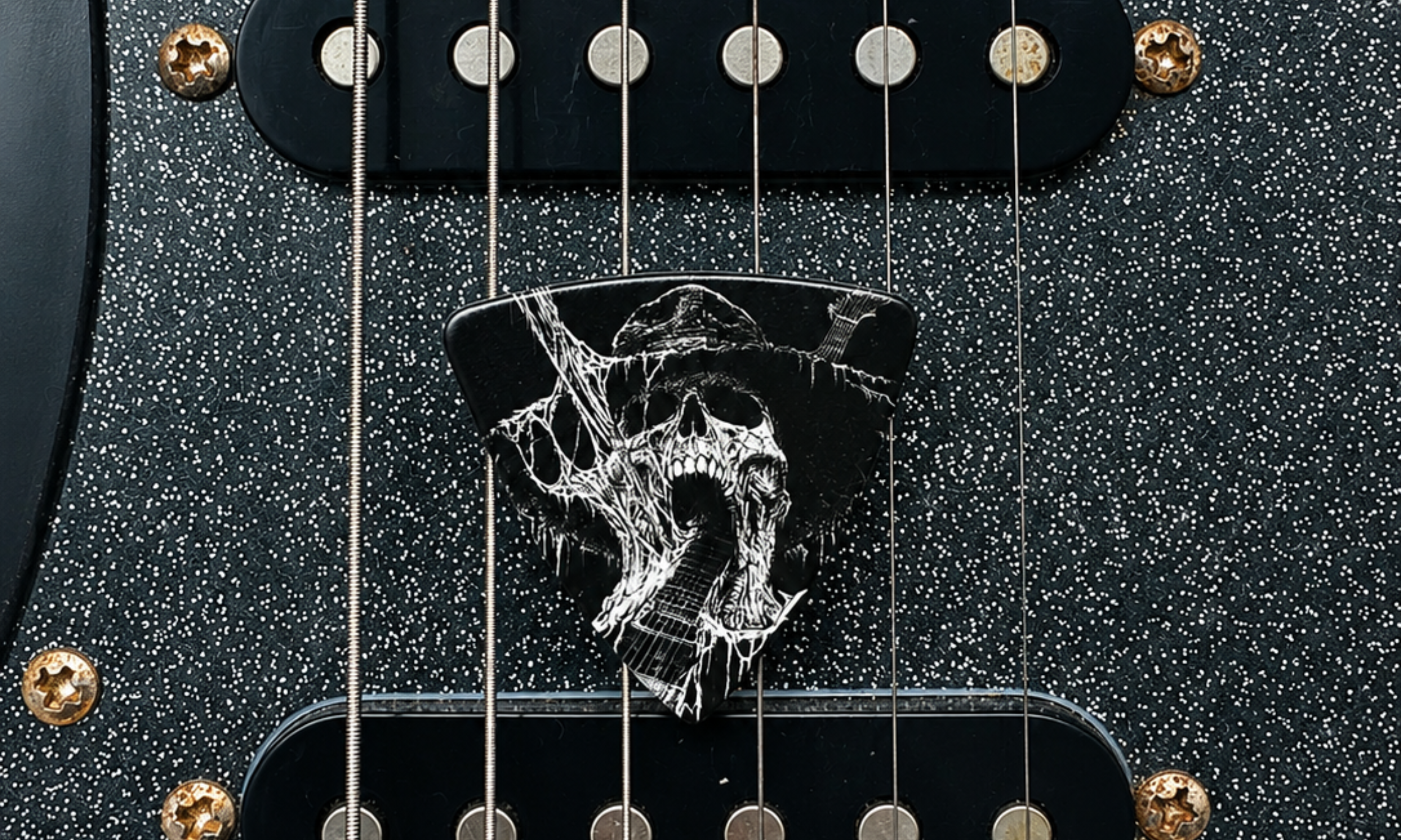 DORTI Neck Feeder pick between the pickups of a black sparkle electric guitar