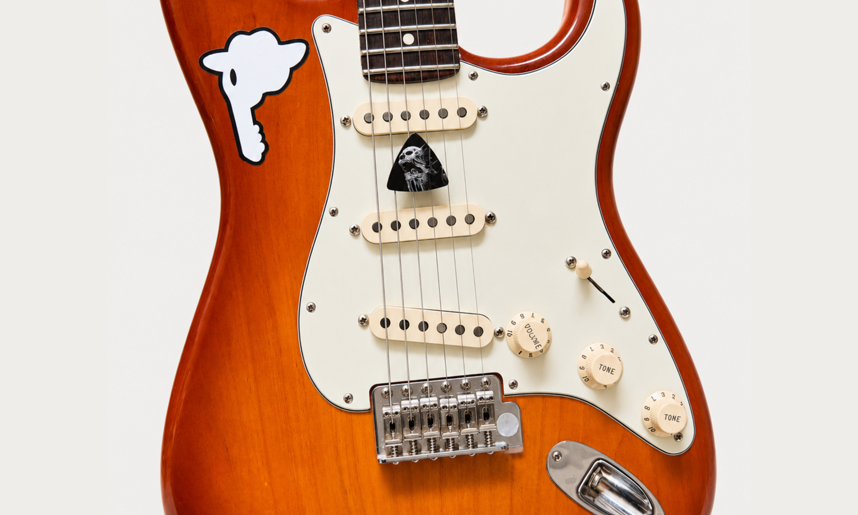 DORTI Shredder pick on a sunburst Stratocaster-style electric guitar