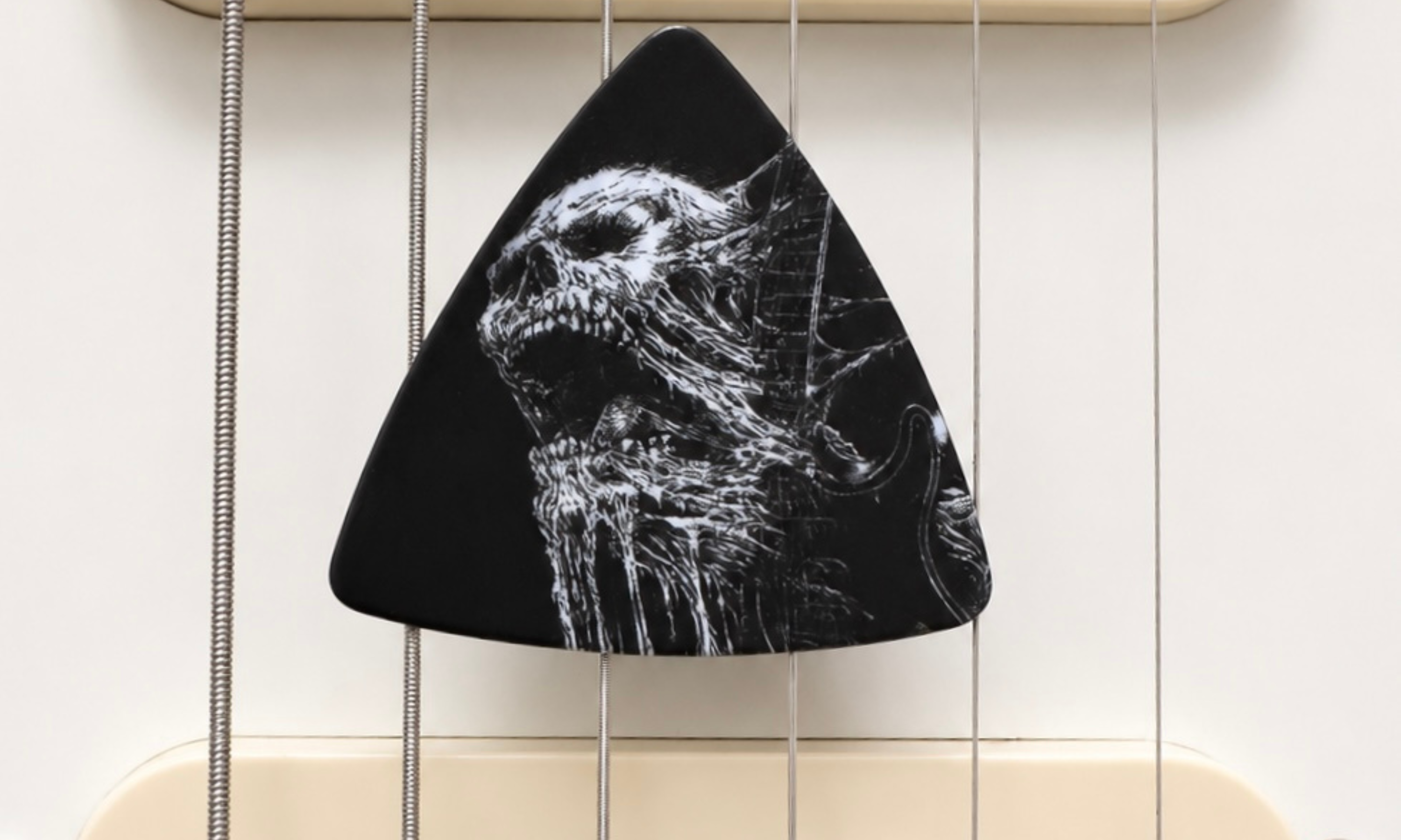 DORTI Shredder Pro Series pick between the pickups of an electric guitar